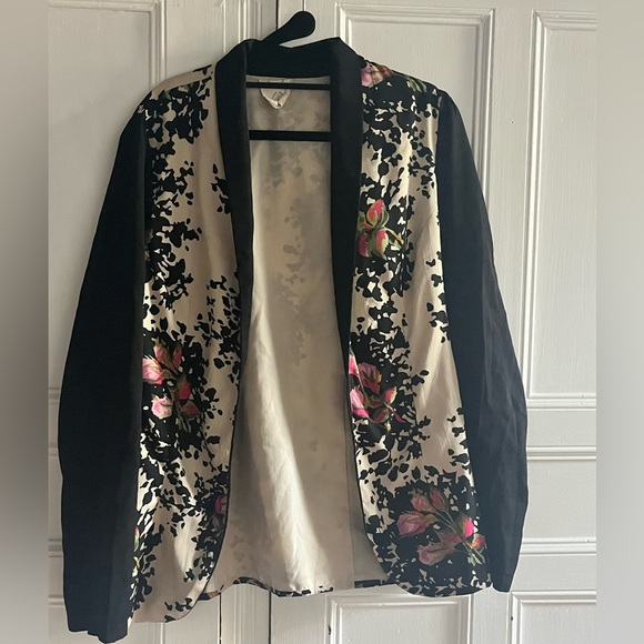Urban Outfitters Cream and Floral Blazer with Black Sleeves - Picture 3 of 3